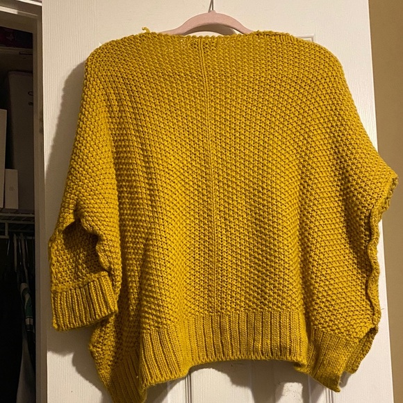 dee elle Mustard V-Neck Women's Sweater - Picture 2 of 2